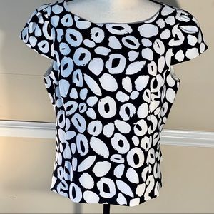 Nine West puffed & short sleeved sleeve blouse NWT